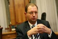 Яценюк признал, что объединяться с «Фронтом змин» придется еще, минимум, пару месяцев